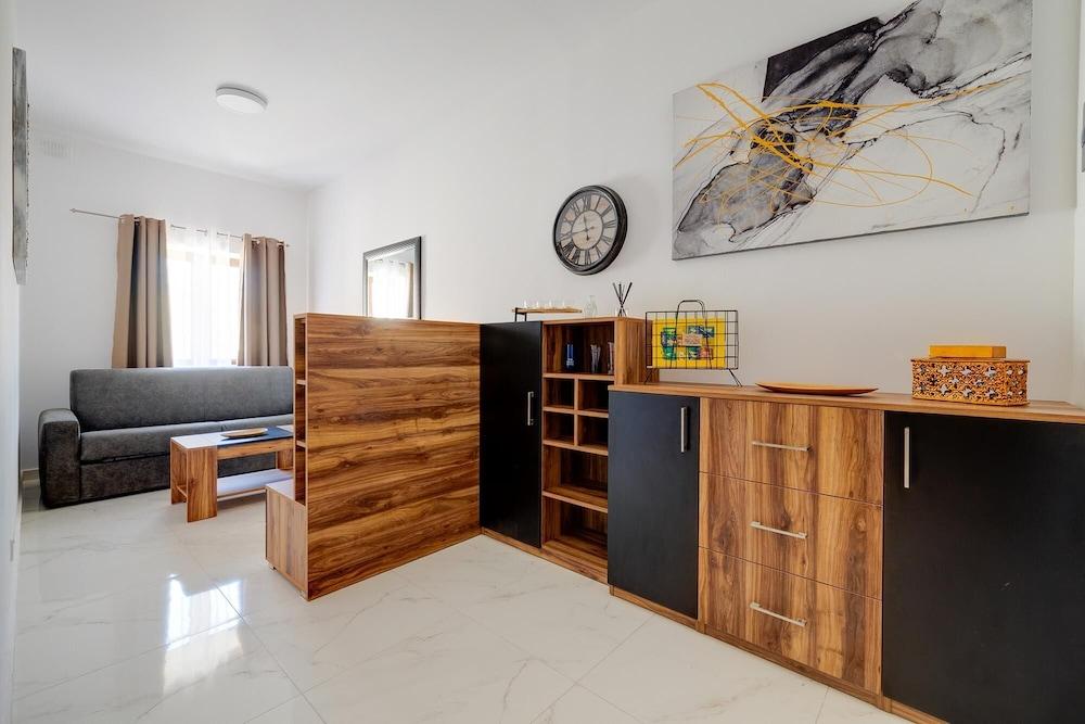 Modern 1br Apartment Steps From the Promenade