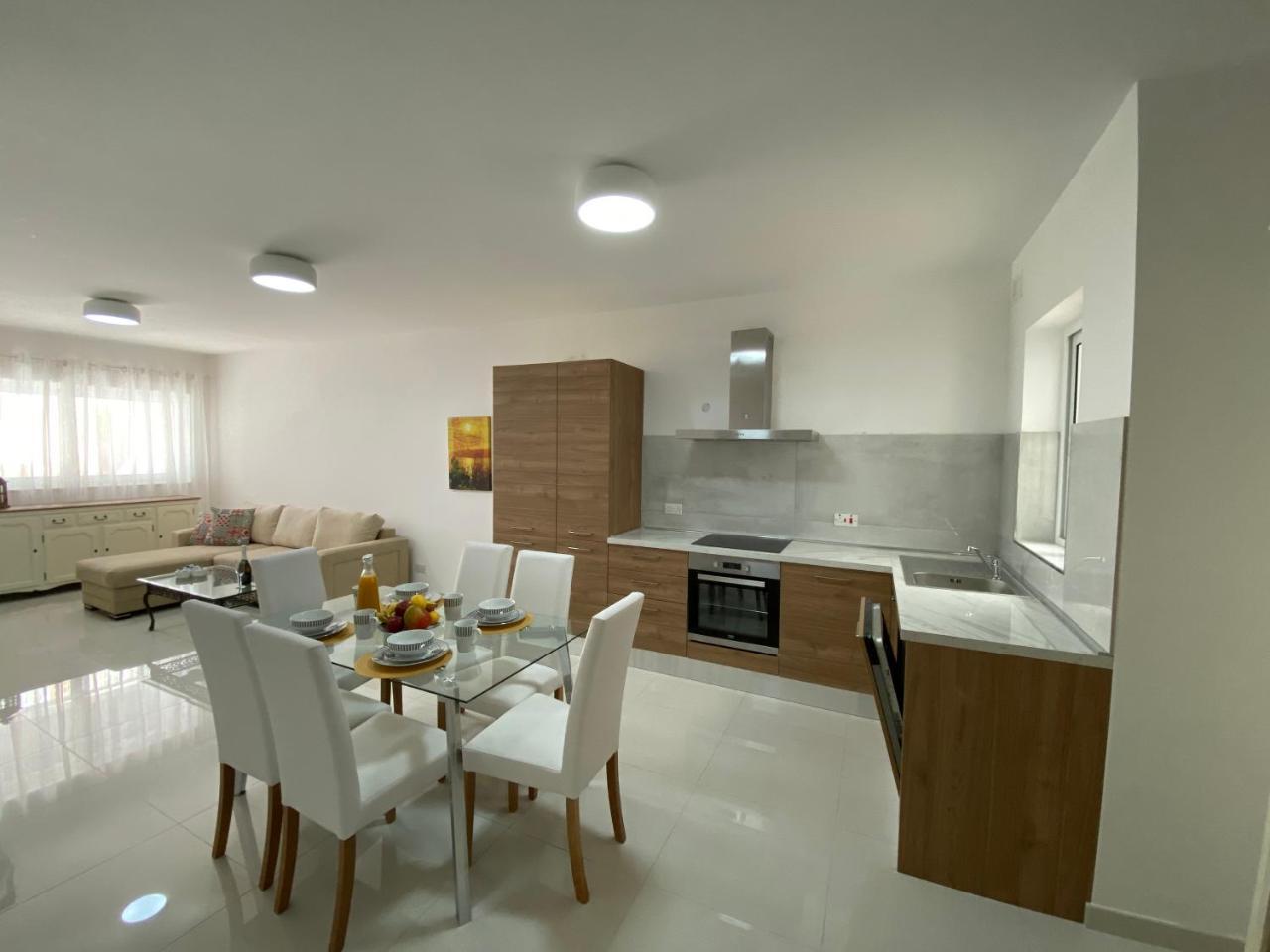 Sunshine Apartments Mellieha - Modern Three Bedroom Ground Floor Apartment with Yard