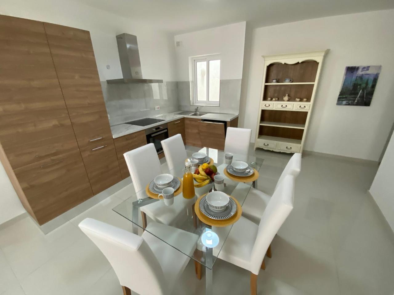Sunshine Apartments Mellieha - Modern Three Bedroom Ground Floor Apartment with Yard 1