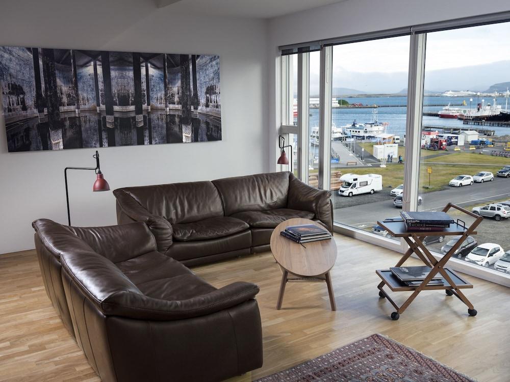 Luxury Apartment with a View of the Harbour 2