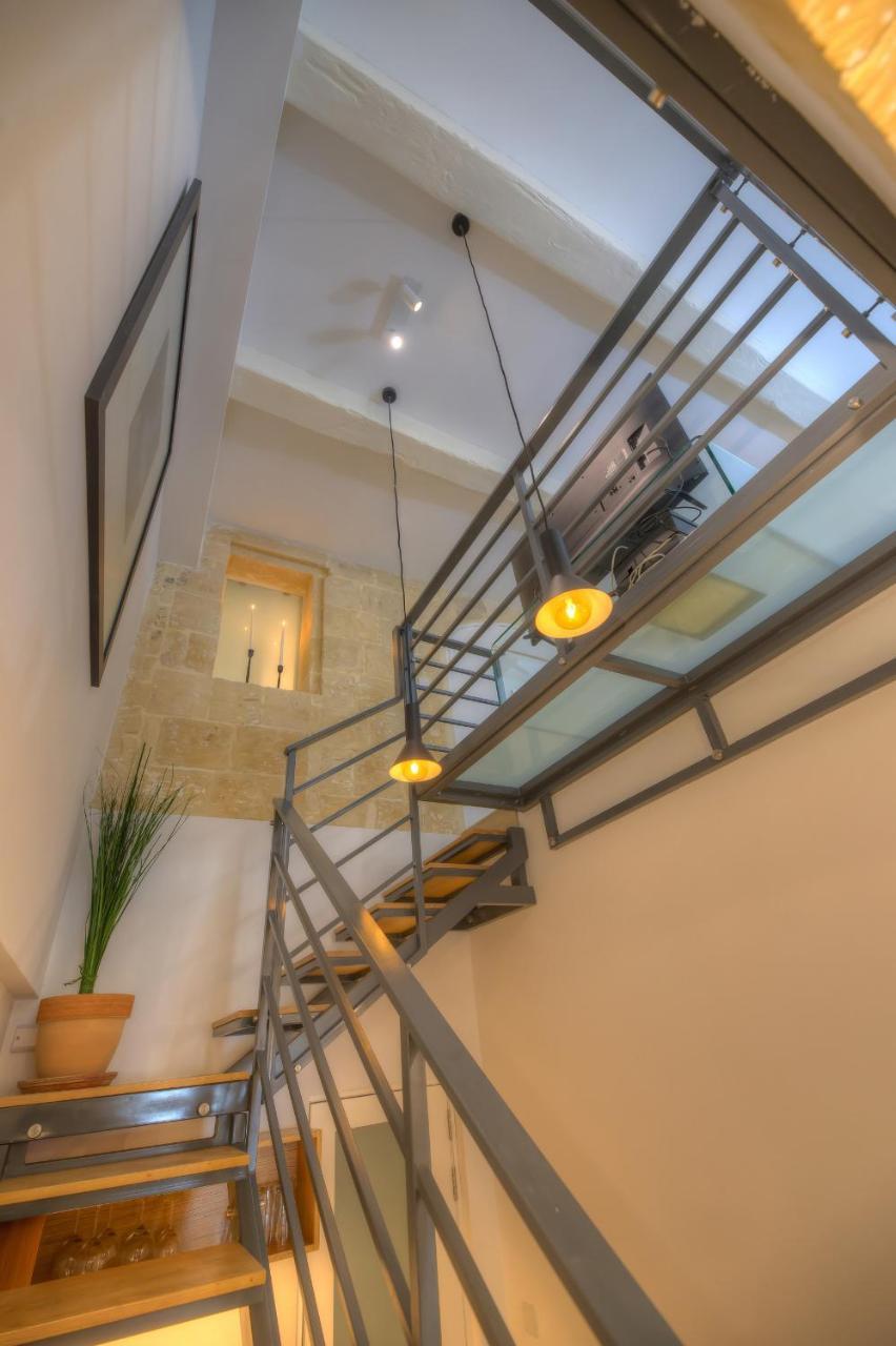 Cute And Modern Duplex Apartment in Ideal Location Rcas1-1 2