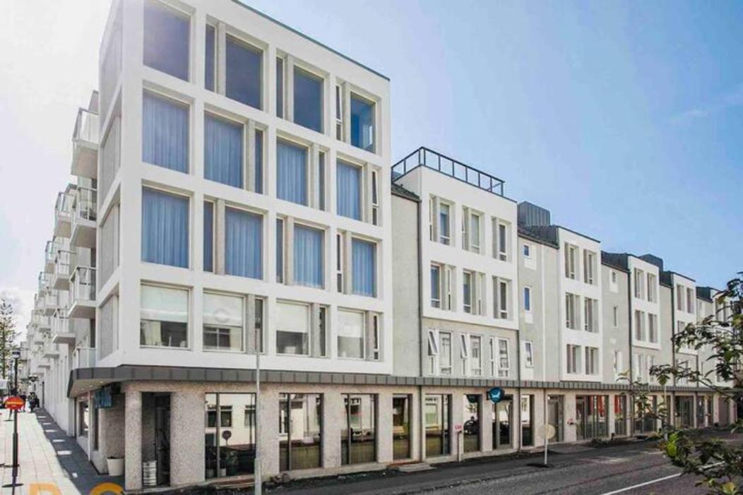 Luxury New Apt in Downtown (83 Sqm) 2