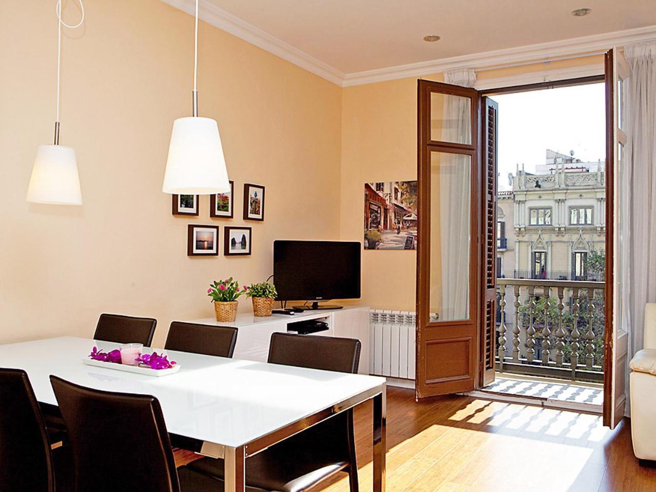 Apartment Eixample Esquerre Gran Via Balmes by Interhome