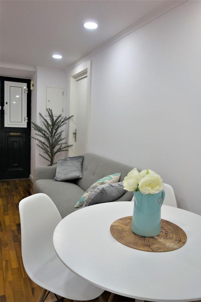 Santa Marta Apartment by Trip2portugal