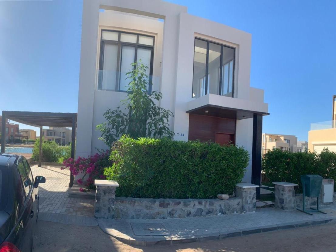 Tawila, 4 Bedroom Villa, Brand New, Directly on a Lagoon 1