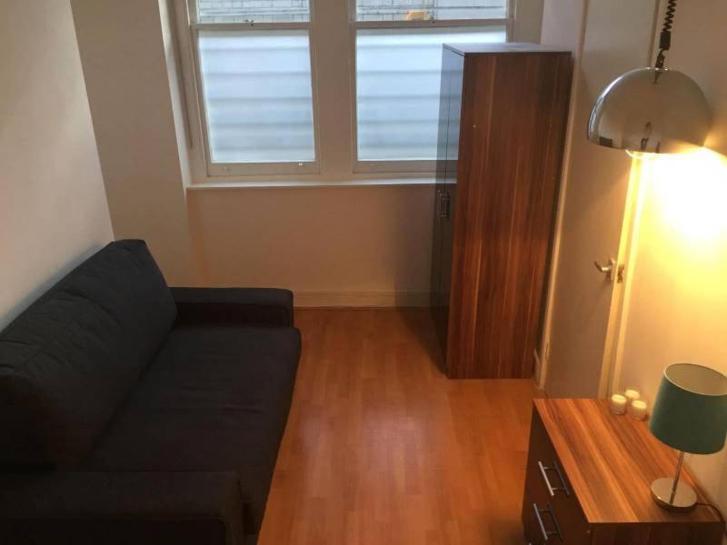 Great Flat Located in Trendy Soho 2