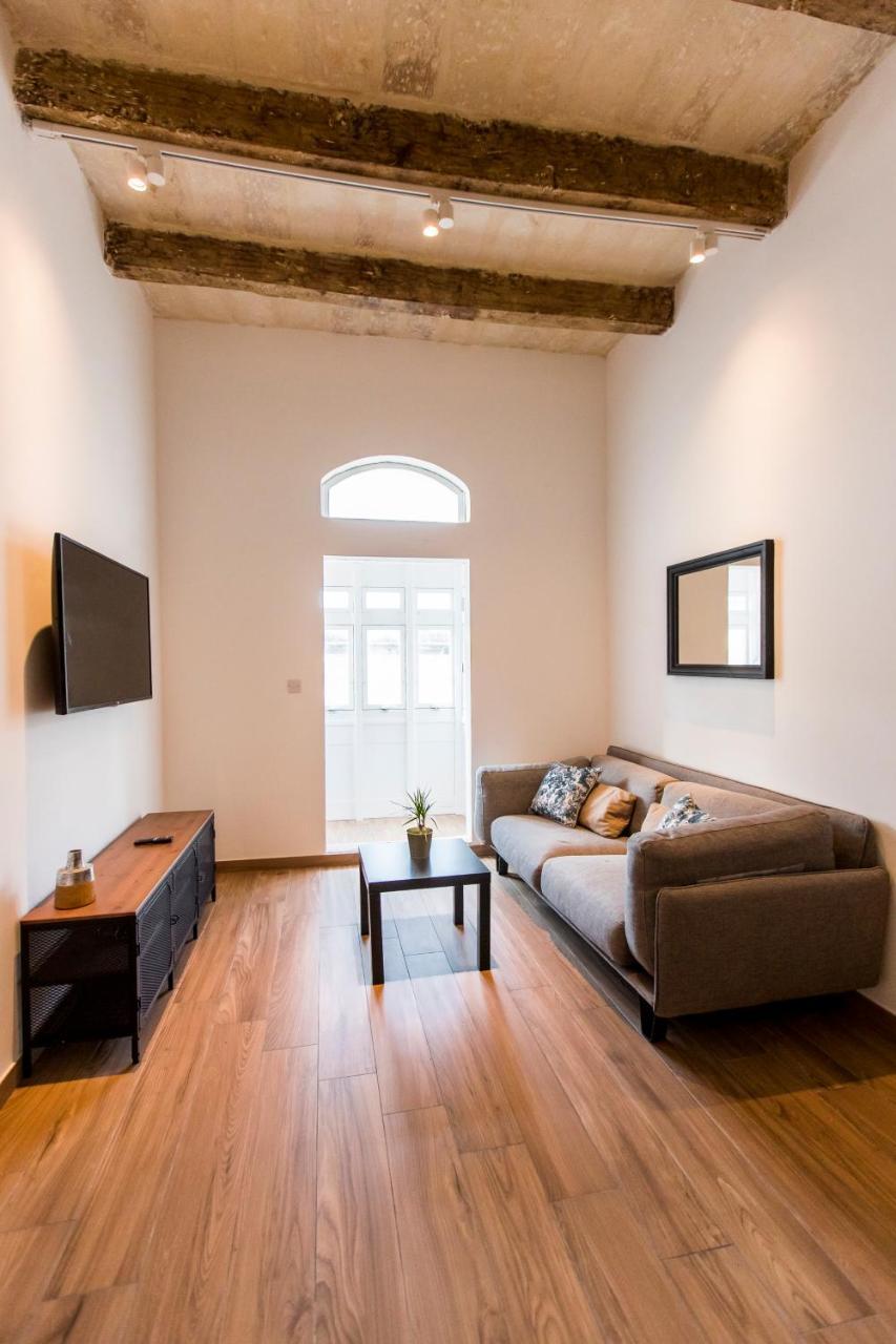 Valletta Collection - 101 Republic 1