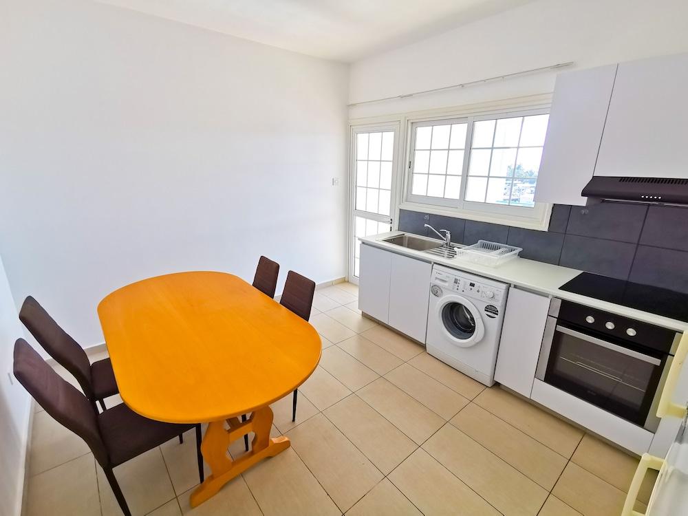 Off Course Seaview Apartment 2