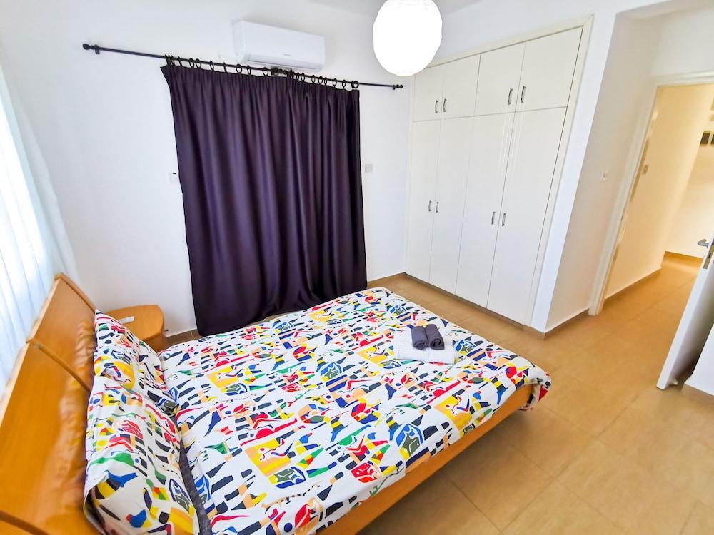 Off Course Seaview Apartment 1