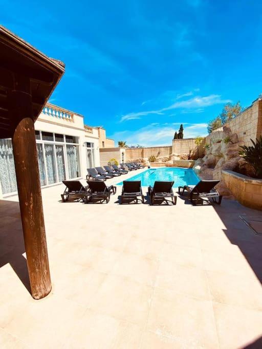 Velver Mansion, Malta - Luxury Villa with Pool 2