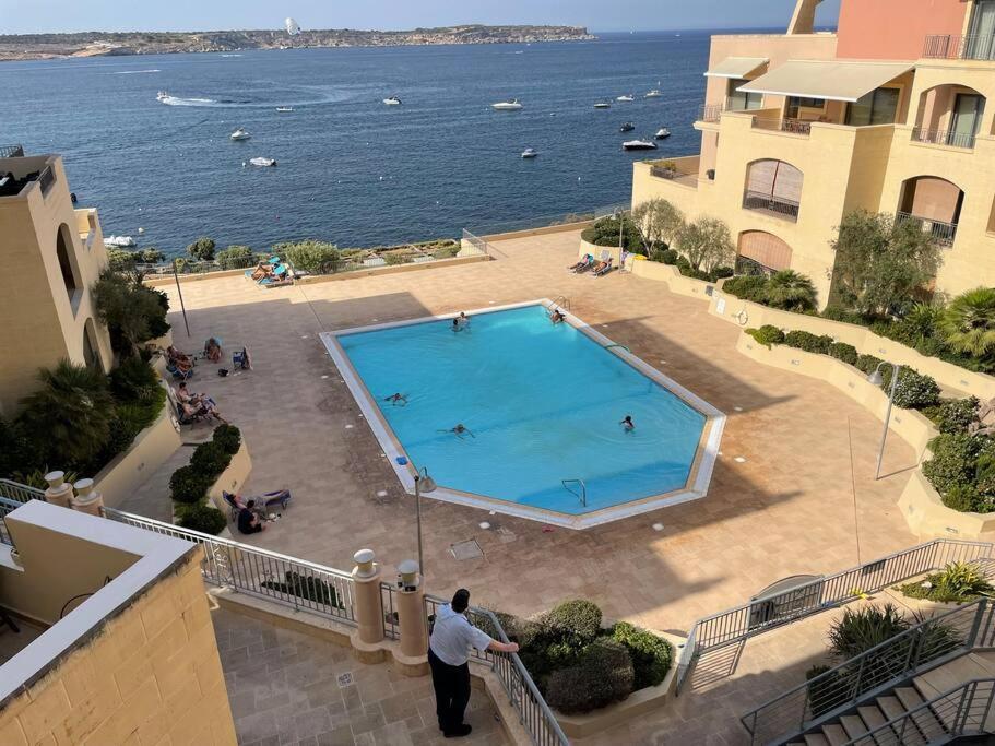 Spacious Luxurious Apartment with Seaview