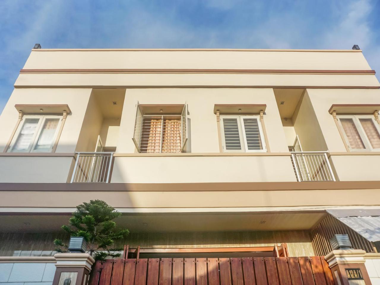 Hh Guest House Makassar by Oyo 2