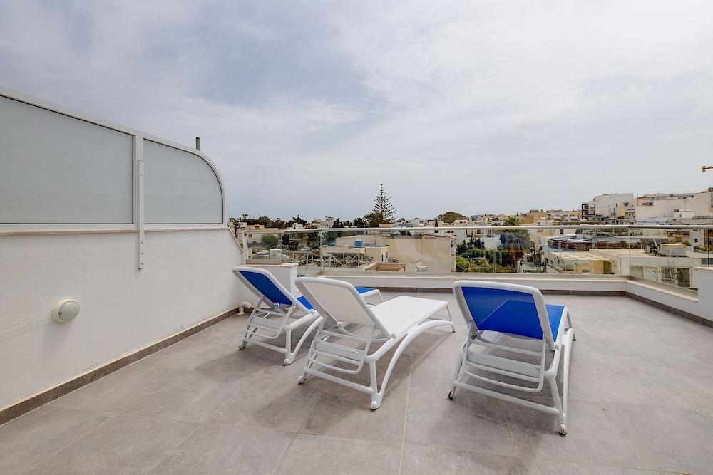 Fabulous Penthouse Close To St George's Bay 2