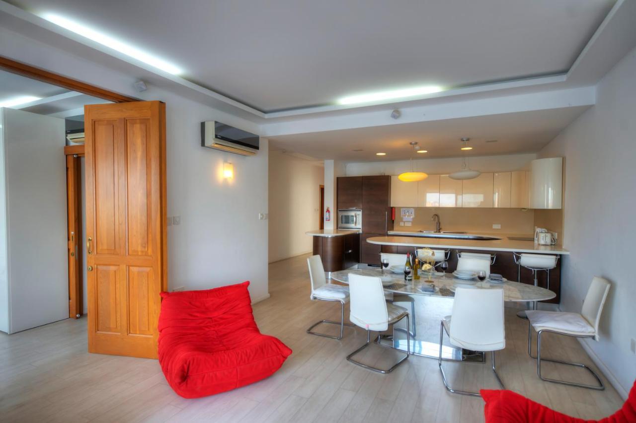 Bright And Spacious 3 Bedroom Apartment with Breathtaking Views - Goslm-5 2