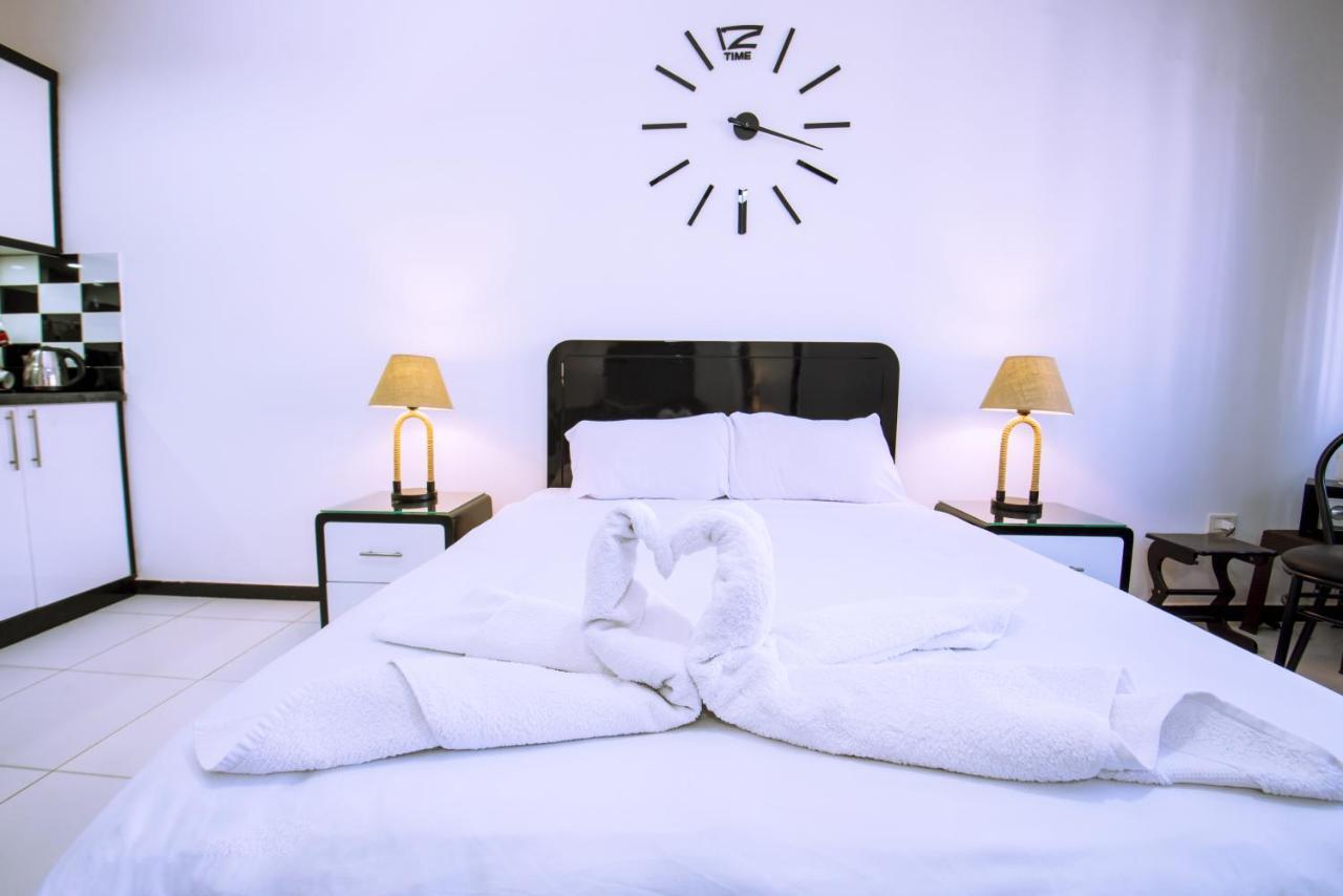 Rare New Marina Hotspot with Pool & Fast Free Wifi - Western Standards - Sheraton Plaza 415 2