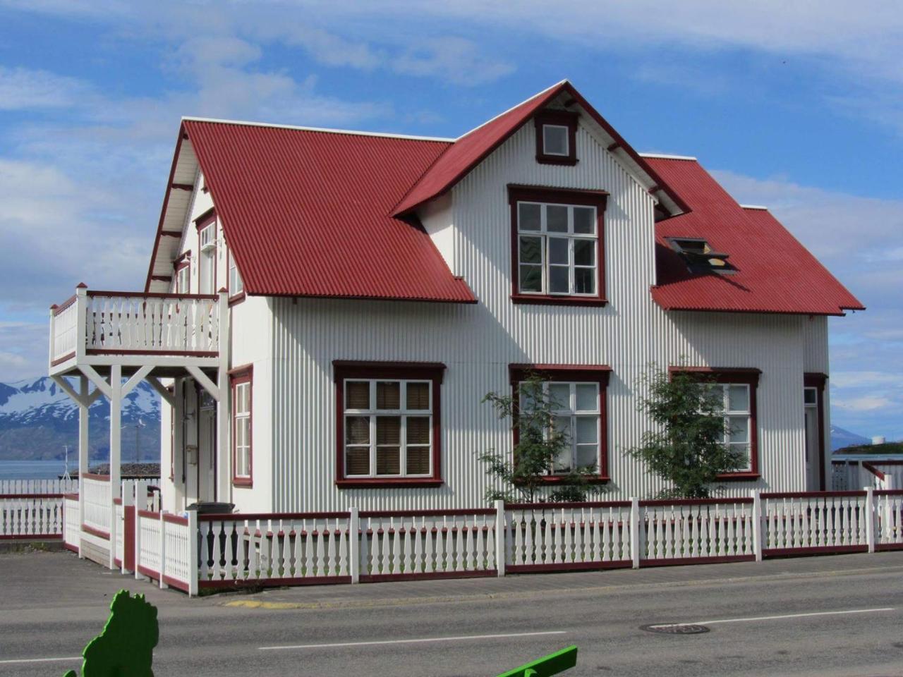 Bjarnabuð
