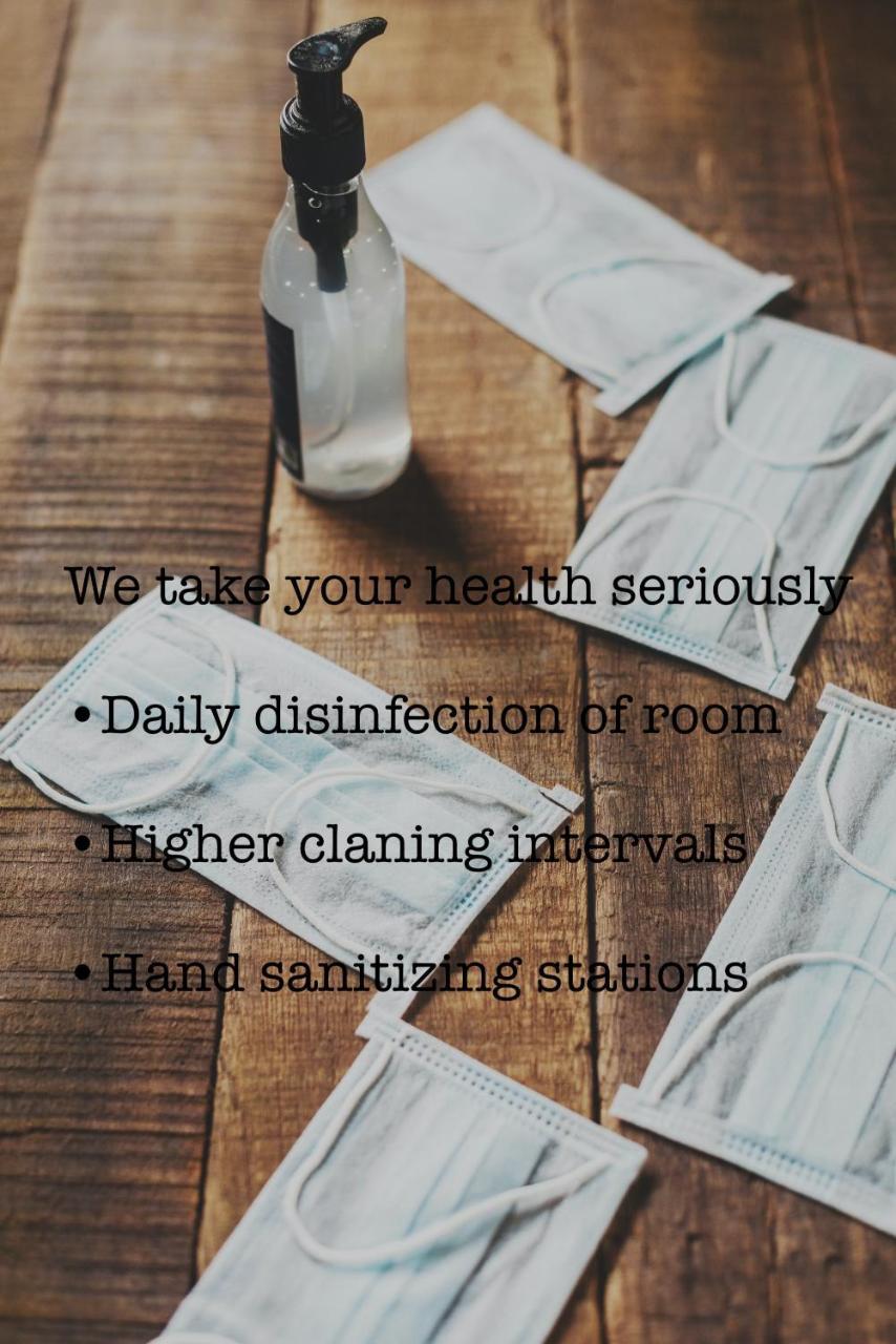 The Walrus Bar And Hostel (Adults Only) 1