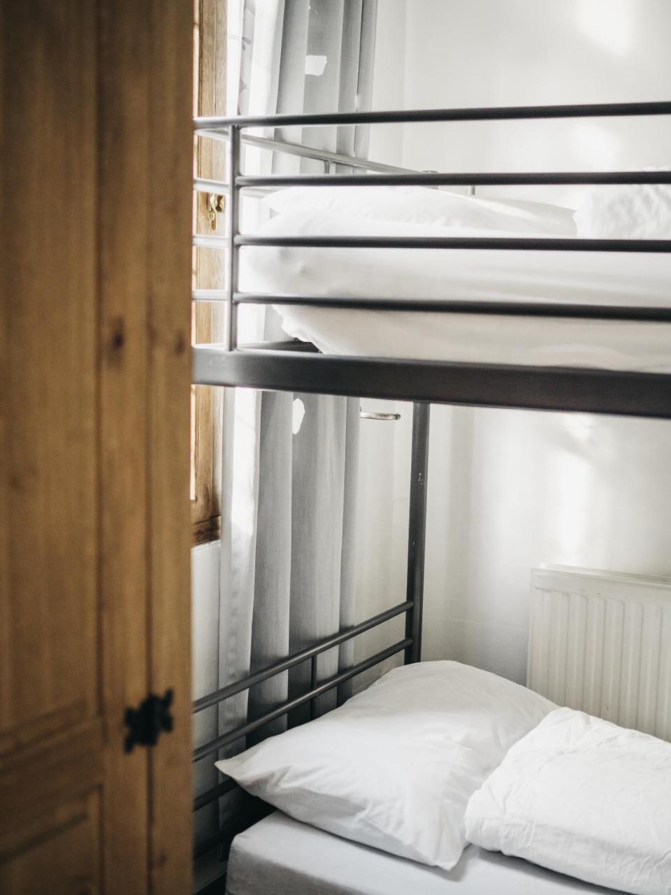 The Walrus Bar And Hostel (Adults Only) 2