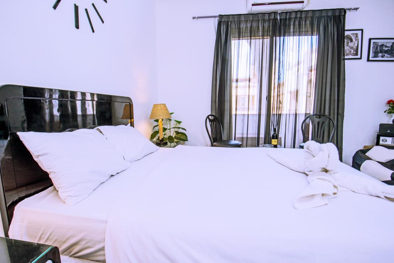 Rare 2bd Marina Hotspot with Pool, Fast Free Wifi & Balcony - 2 Kitchens & 2 Bathrooms - Western Standards - Sheraton Plaza 414-415 2