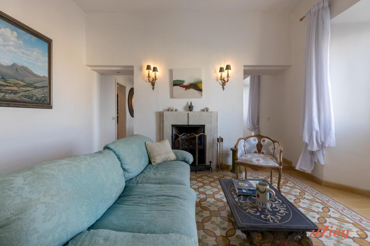 Eclectic Apartment with Incredible Harbour Views 2