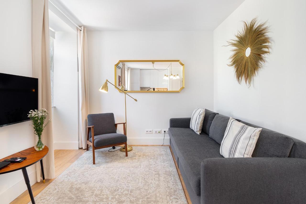 Modern Lisbon Apartments by Soulplaces 1