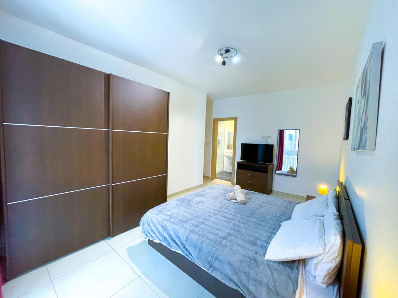 Heart of St Julian's, Modern Apt, Prime Location Apt 6