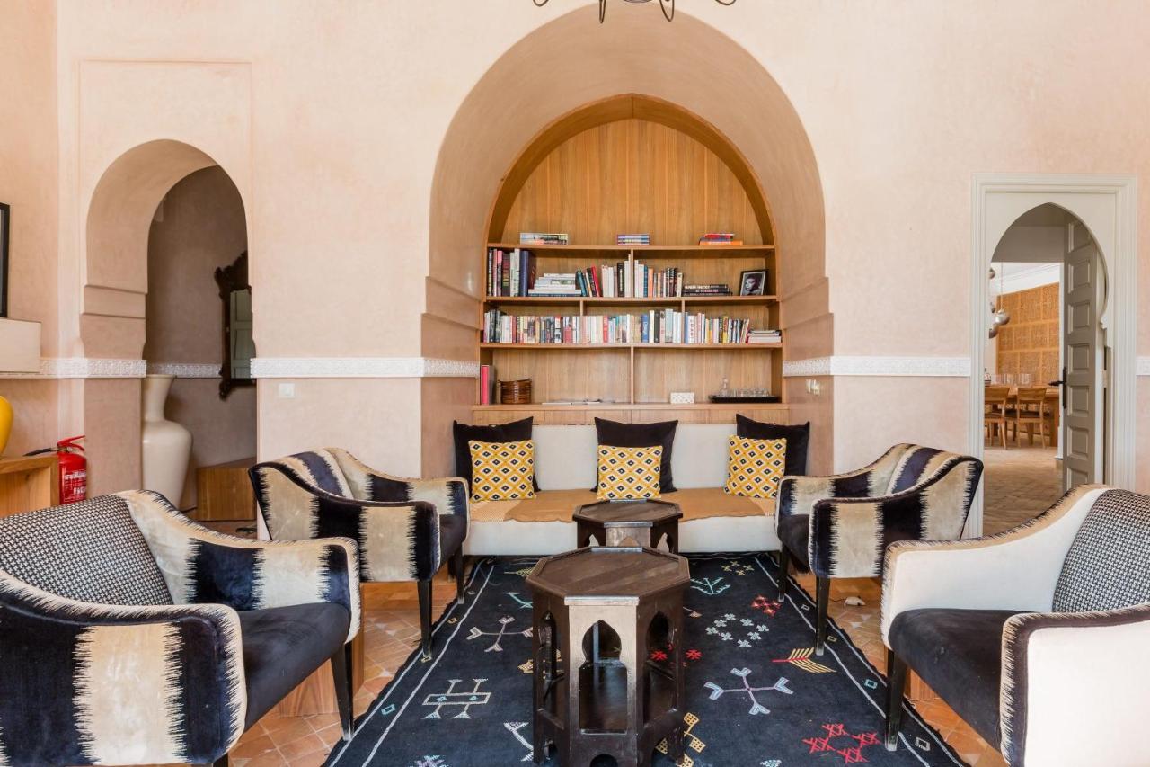 Villa Pauline with Private Pool & Garden, Hotel Service And No Insight. 1