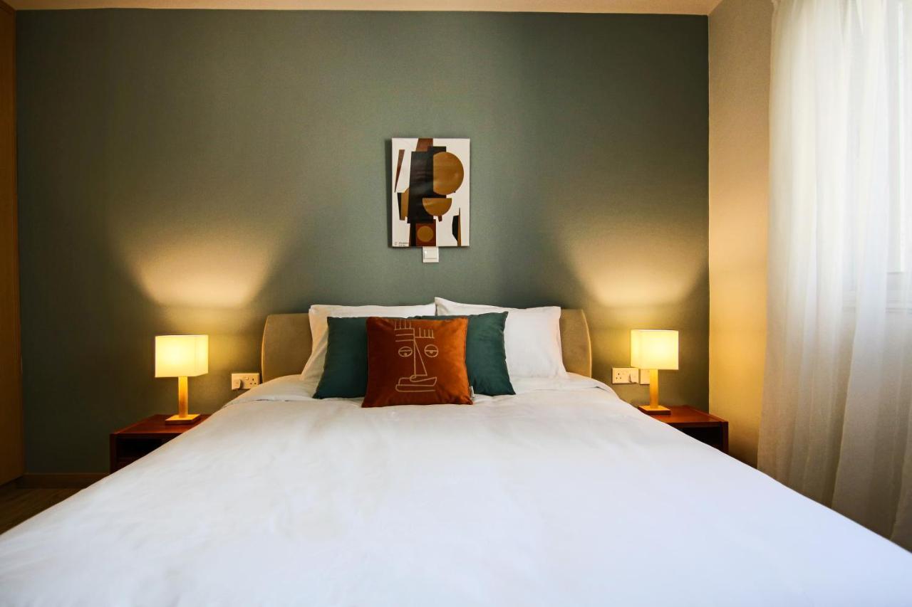 Phaedrus Living - City View Luxury Flat Harbour 03 1