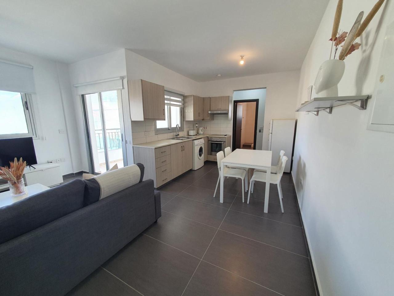 Phaedrus Living: City Center Cozy Flat Demetra 102 2