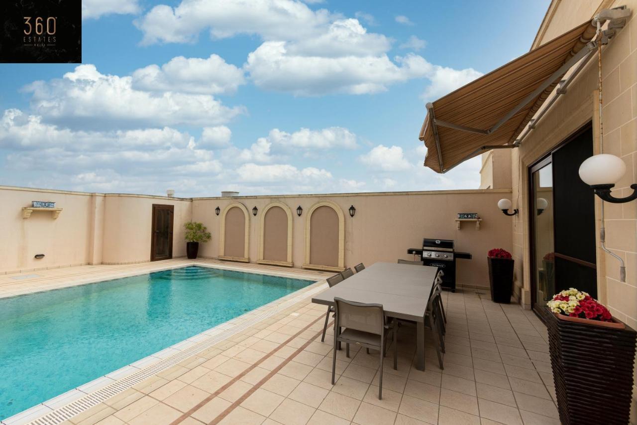 Lux Villa with Amazing Bbq, Pool Area & Wifi by 360 Estates 1