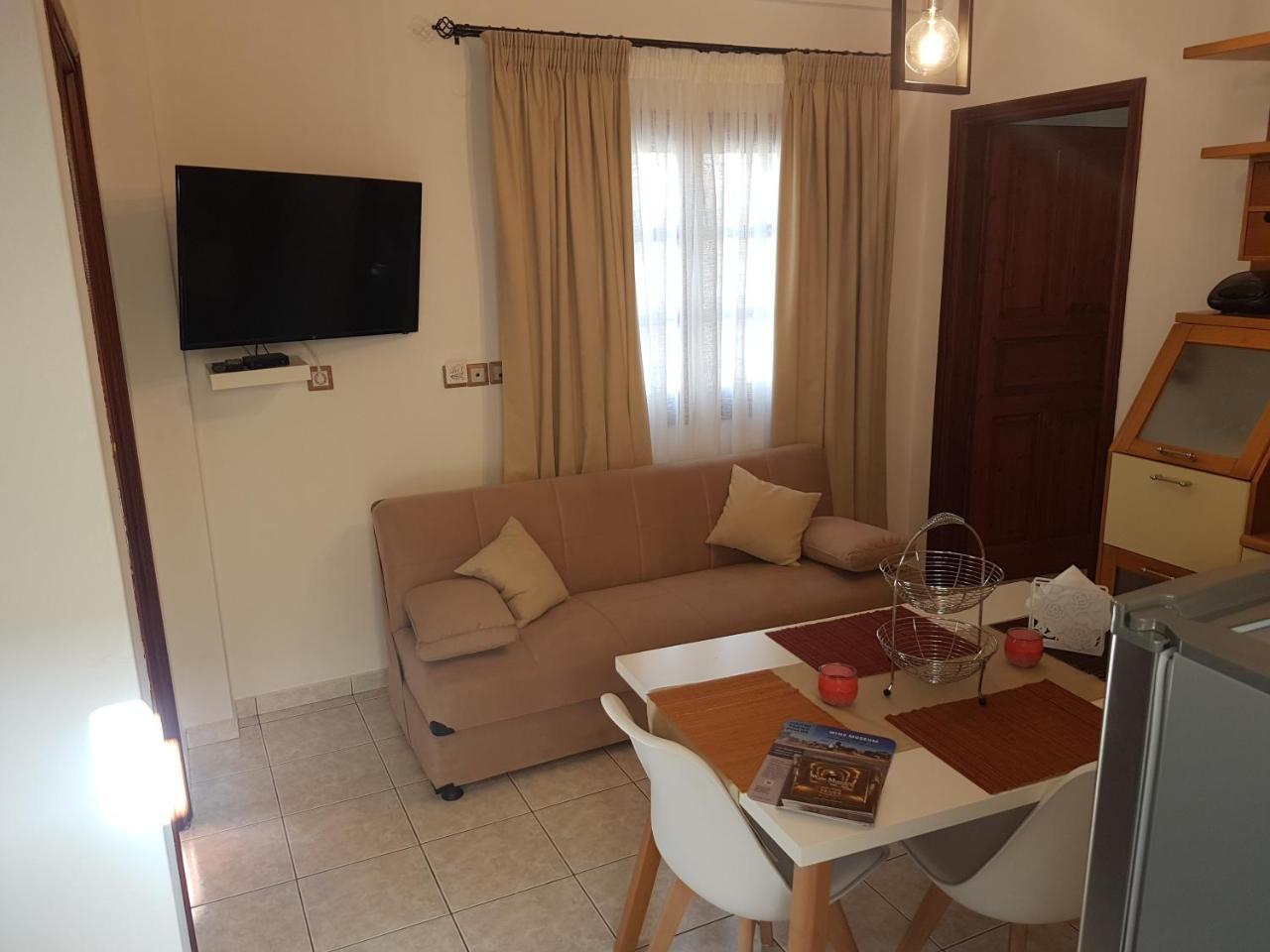 Santorini Family Apartments 2