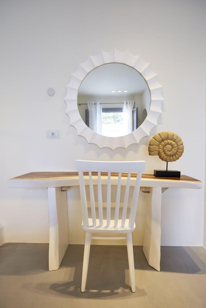 Eolia Kamari Villa 1