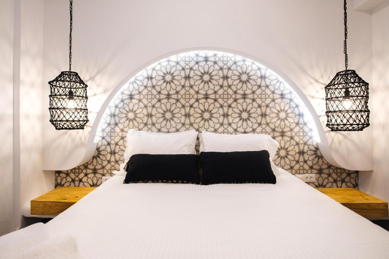 Amer Villa Santorini with Outdoor Hot Tub 1