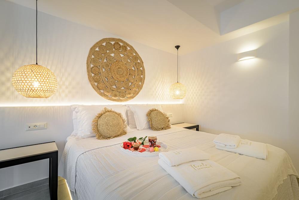 Thealos Santorini 1