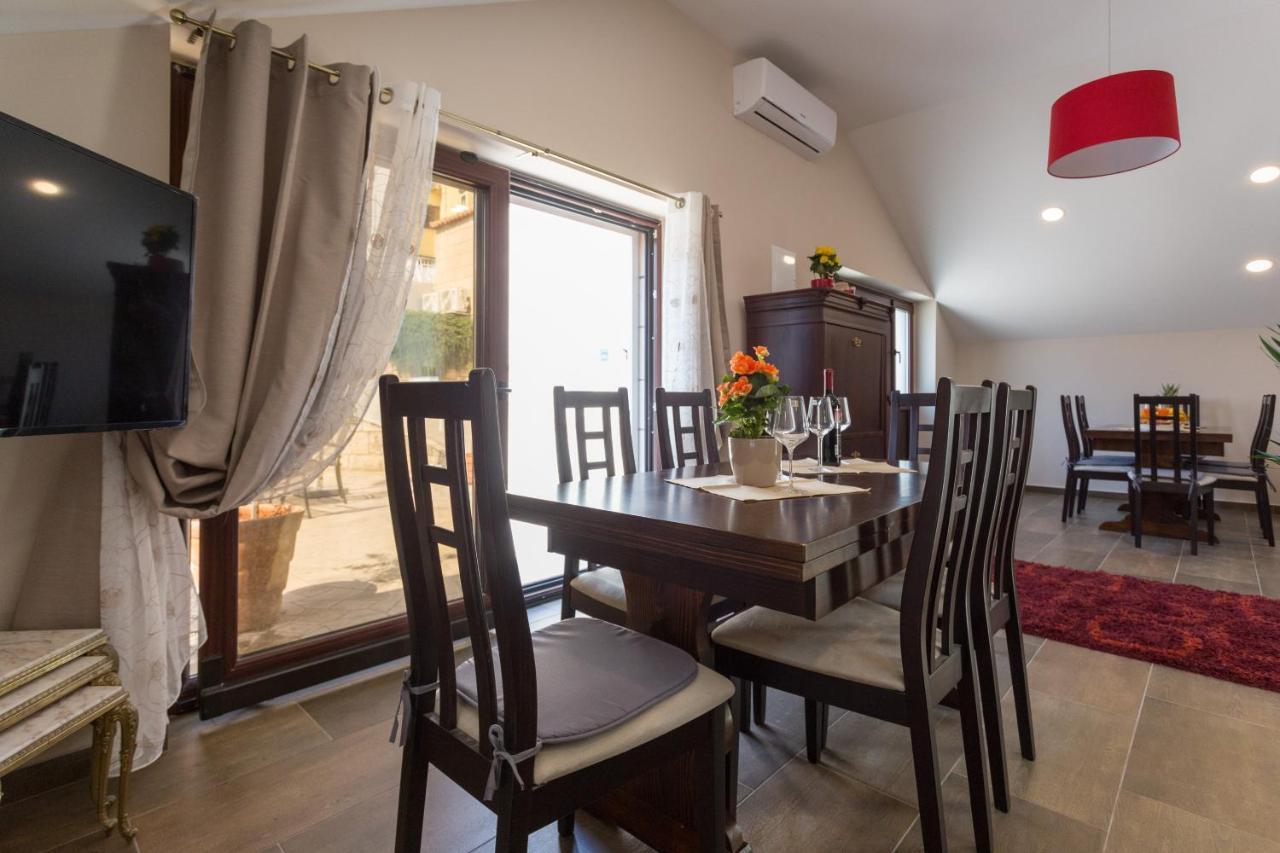 Three Bedroom Spacious Apartment Petrunjela 1