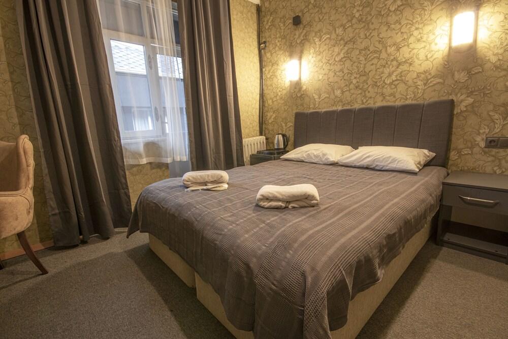 Ares Business Suit Hotel 2