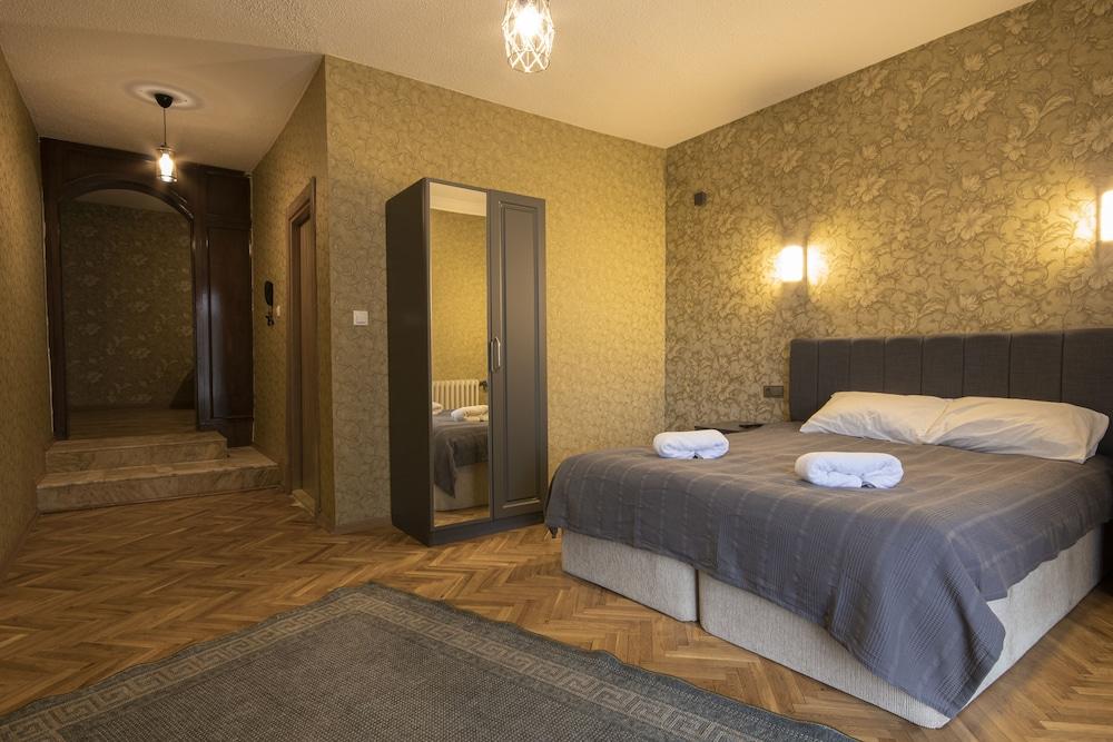 Ares Business Suit Hotel 1