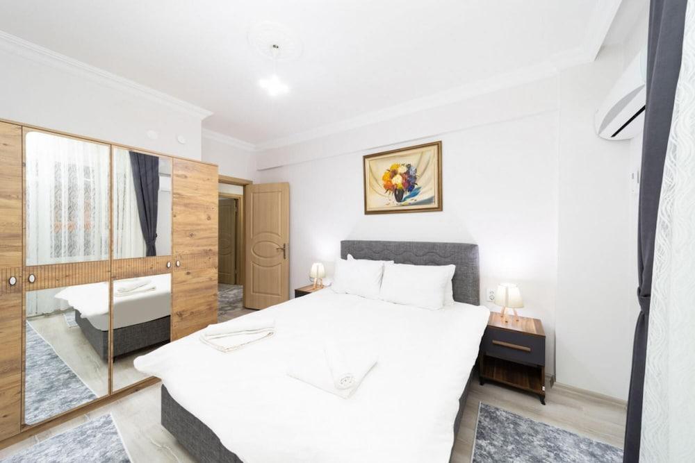 Pleasant Flat with Balcony in Kaleici 1