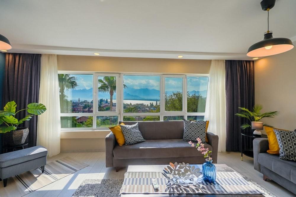 Missafir Chic Flat Near Hadrian S Gate 1