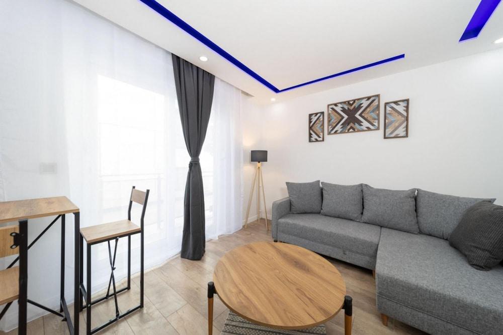 Cozy Apartment with Central Location in Antalya 1