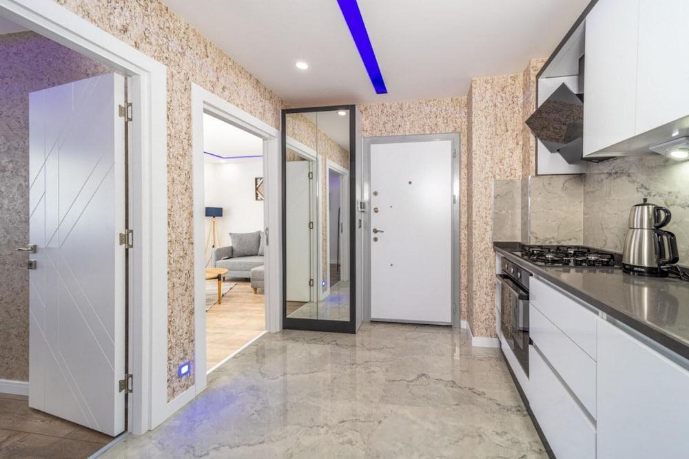 Cozy Apartment with Central Location in Antalya 2
