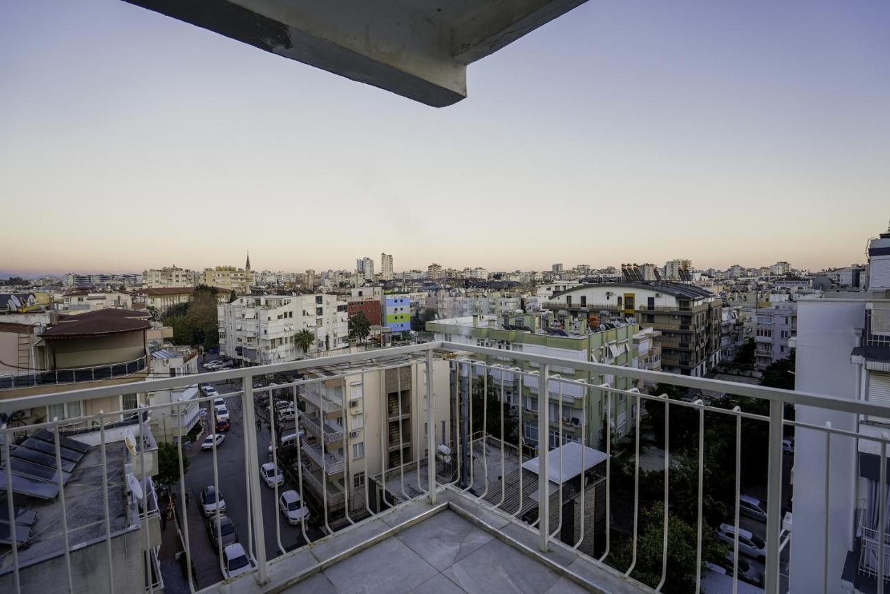 Central And Comfy Flat with Balcony in Muratpasa 1