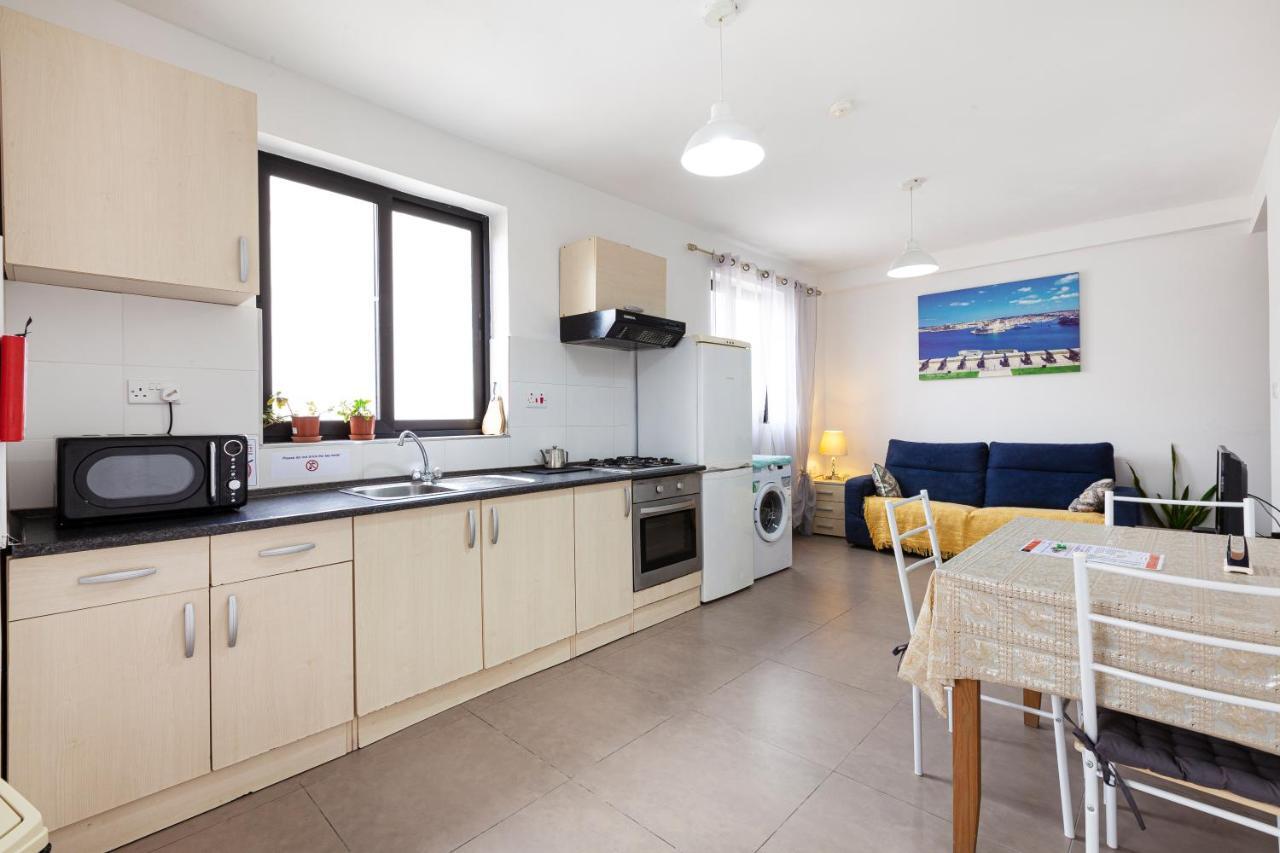 Corner View Apartment 2