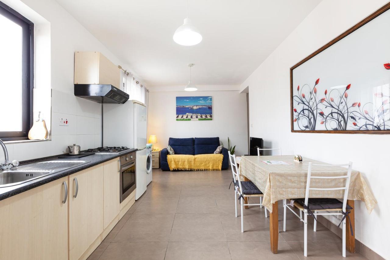 Corner View Apartment 1