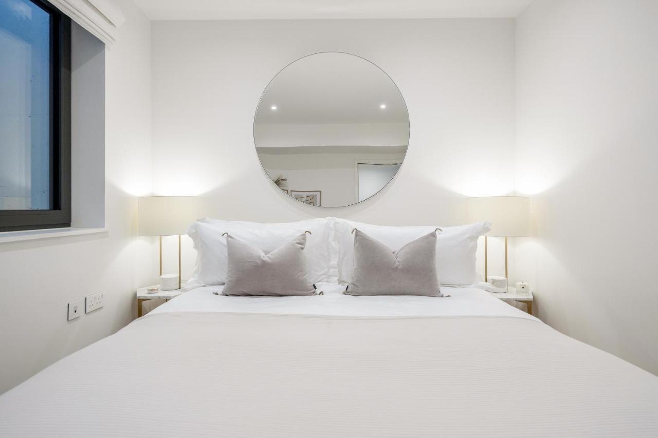 Luxury Central Mayfair Townhouse with AC 3br 3ba 1