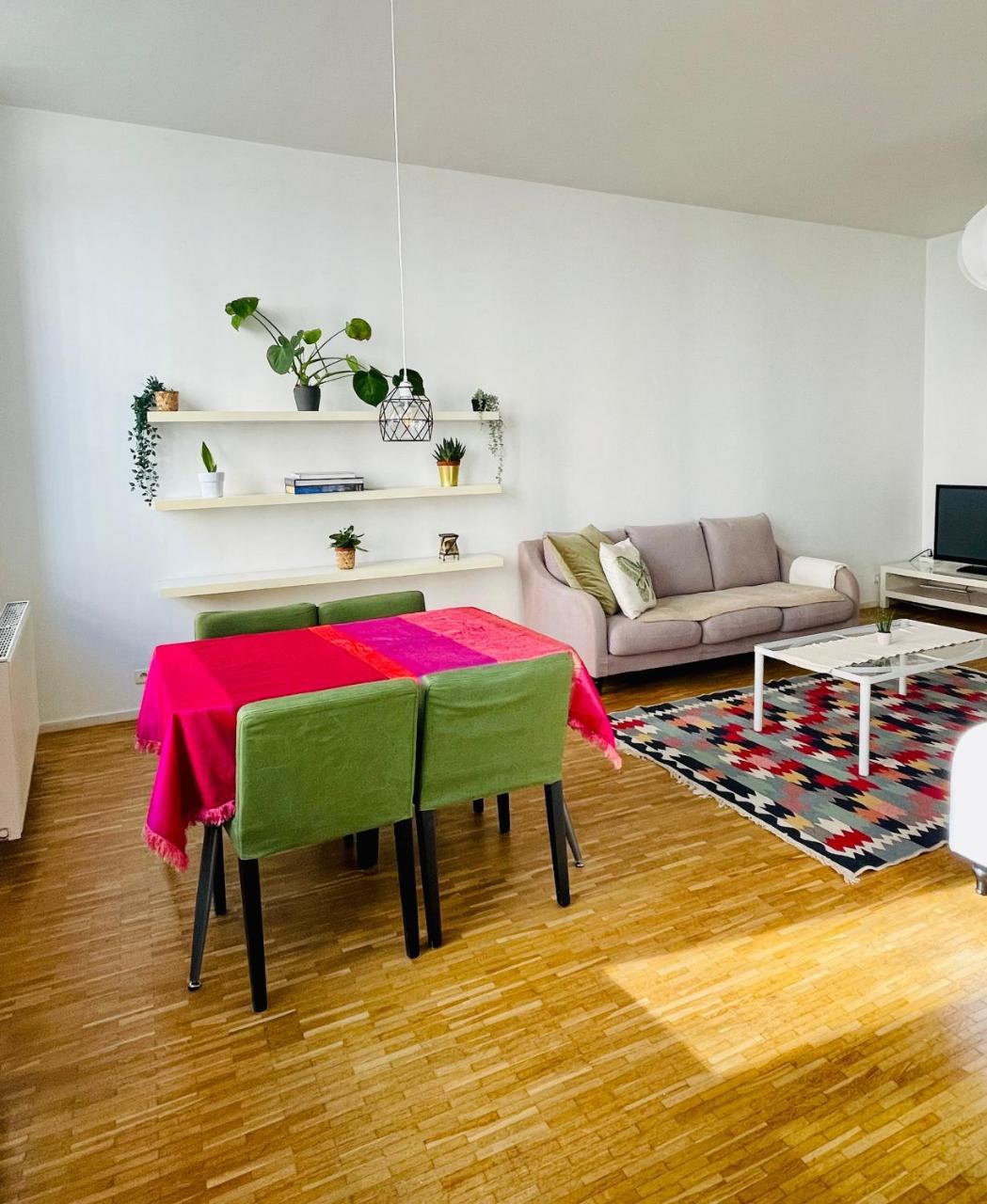 Down-Town 1 Bedroom Flat 2