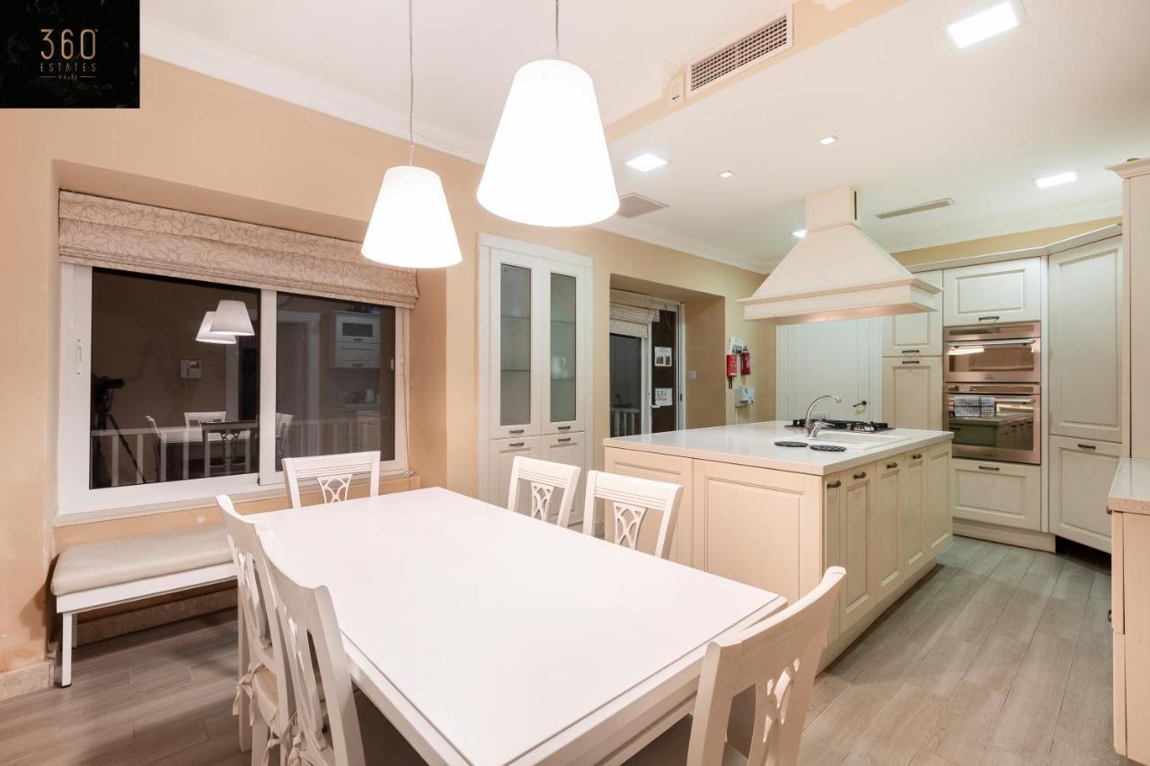 Spacious Num1 House in Swieqi - Sleeps 18 W/Wifi by 360 Estates 1