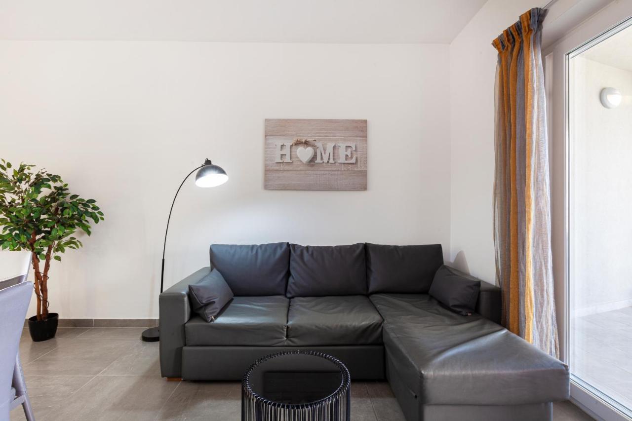 Spacious Designer Apt with Private Seaview Balcony by 360 Estates 2