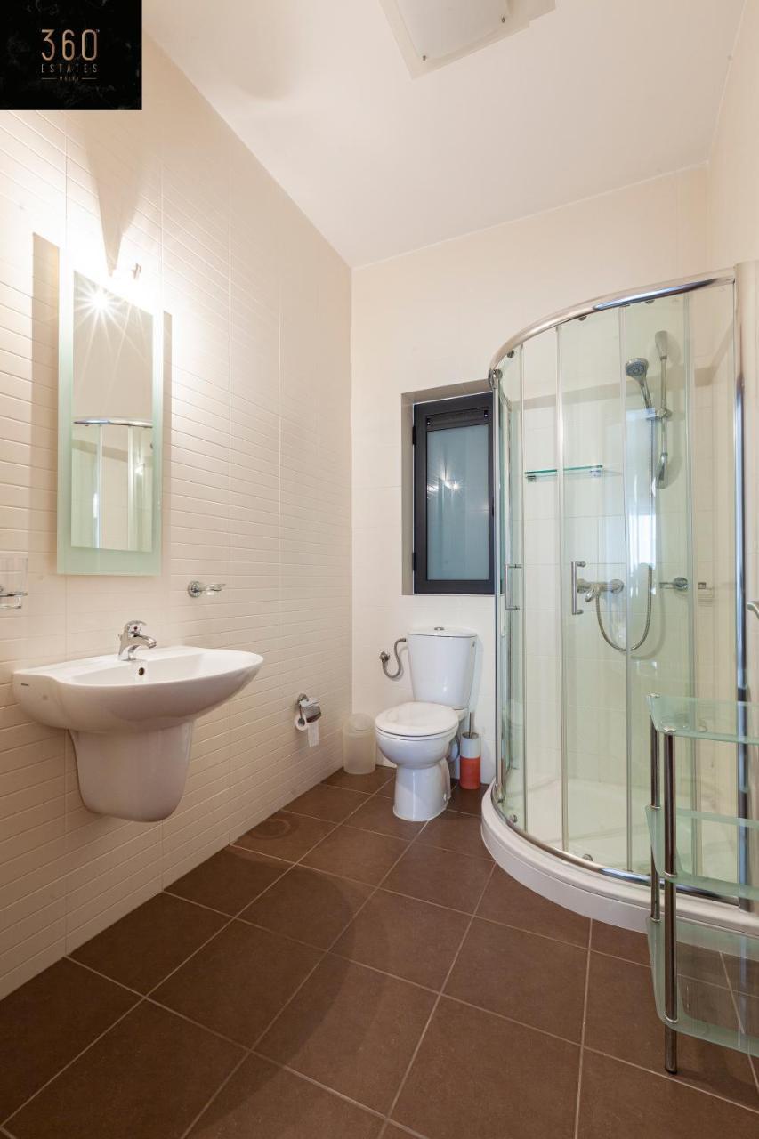 Pender Lux Complex - 3br Unit with Private Parking by 360 Estates 1