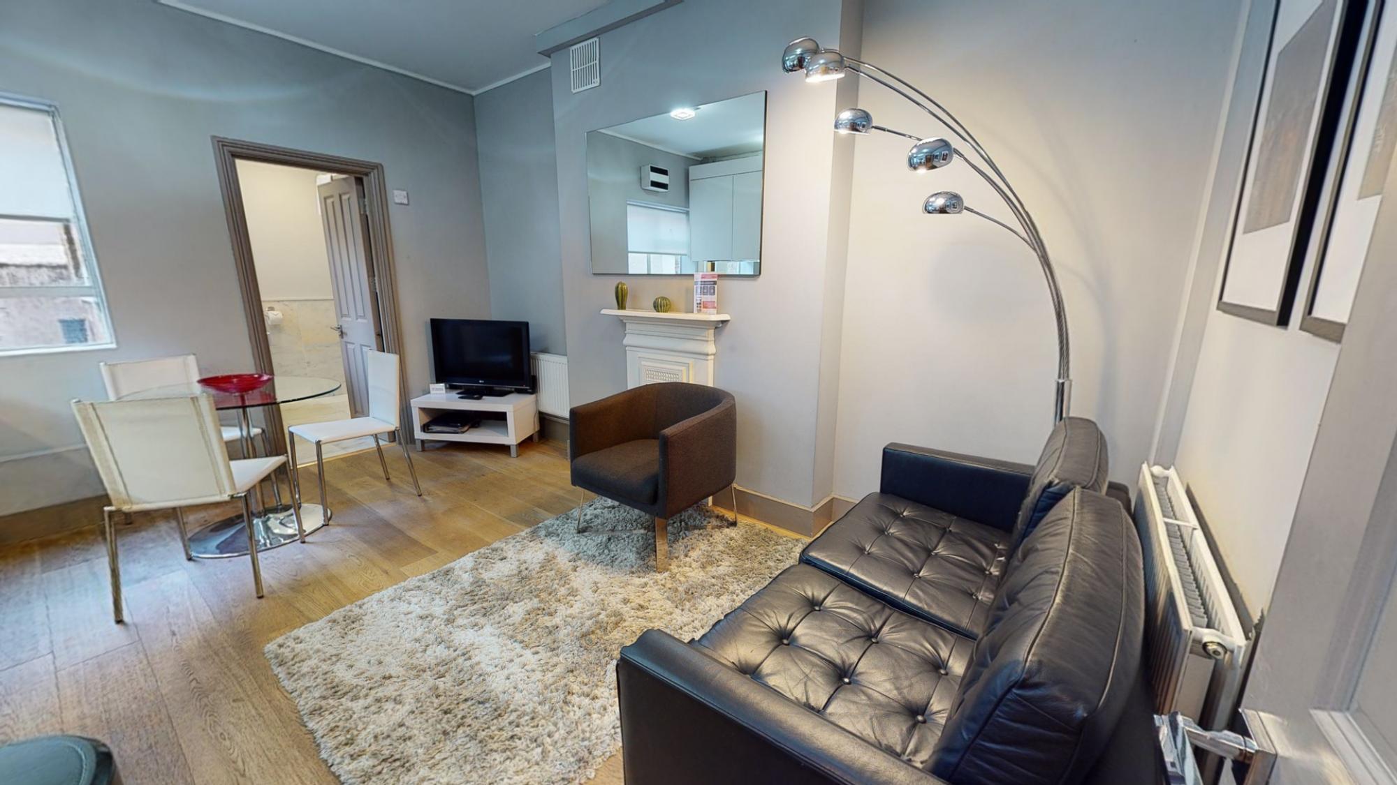 Basement Apartment in Heart of Central London 1